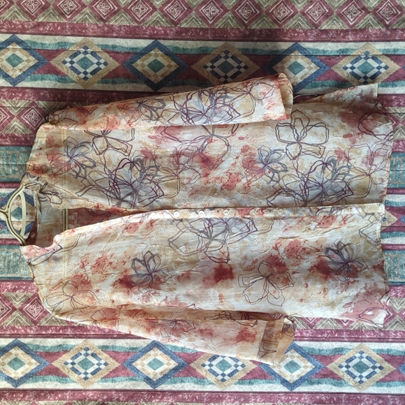 Sheer Flower Blouse - Picture 2 of 10